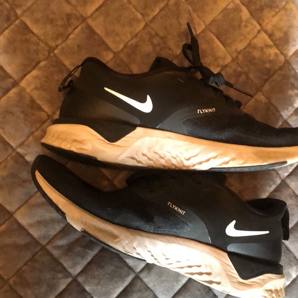 Nike odyssey flyknit. 9.5 - Picture 4 of 5